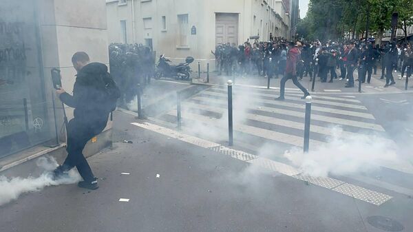 Tensions entre protestataires et forces de l'ordre à Paris le 15 juin 2024 - Sputnik Afrique