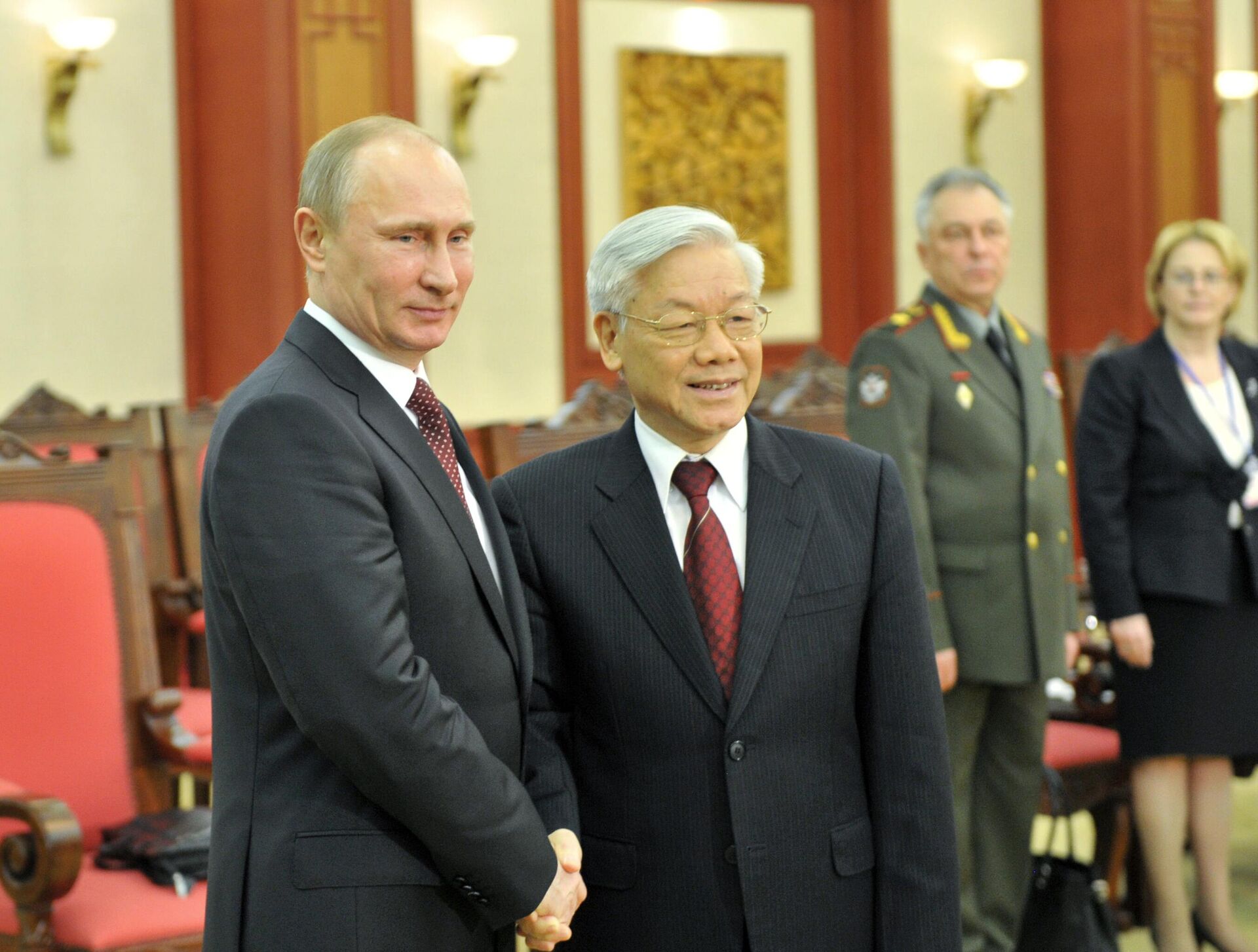 Russian President Vladimir Putin (left) and Vietnamese Communist Party Chief Nguyen Phu Trong meeting at the Vietnamese Communist Party's central office in Hanoi, November 12, 2013. - Sputnik Africa, 1920, 18.06.2024