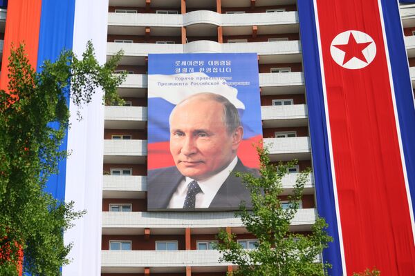 A banner with a portrait of Russian President Vladimir Putin on a building in Pyongyang. - Sputnik Africa