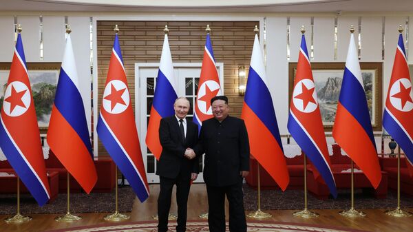 Russian President Vladimir Putin and Chairman of State Affairs of the Democratic People's Republic of Korea Kim Jong Un (right) during a joint photograph in Pyongyang. - Sputnik Africa