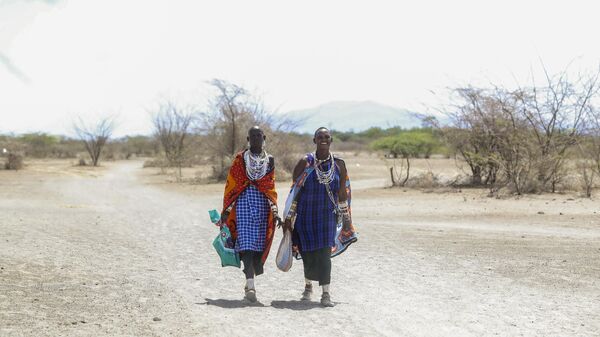 Maasai women walk back home from a market in Ol Kiramatian, near Lake Magadi, in Kenya - Sputnik Africa