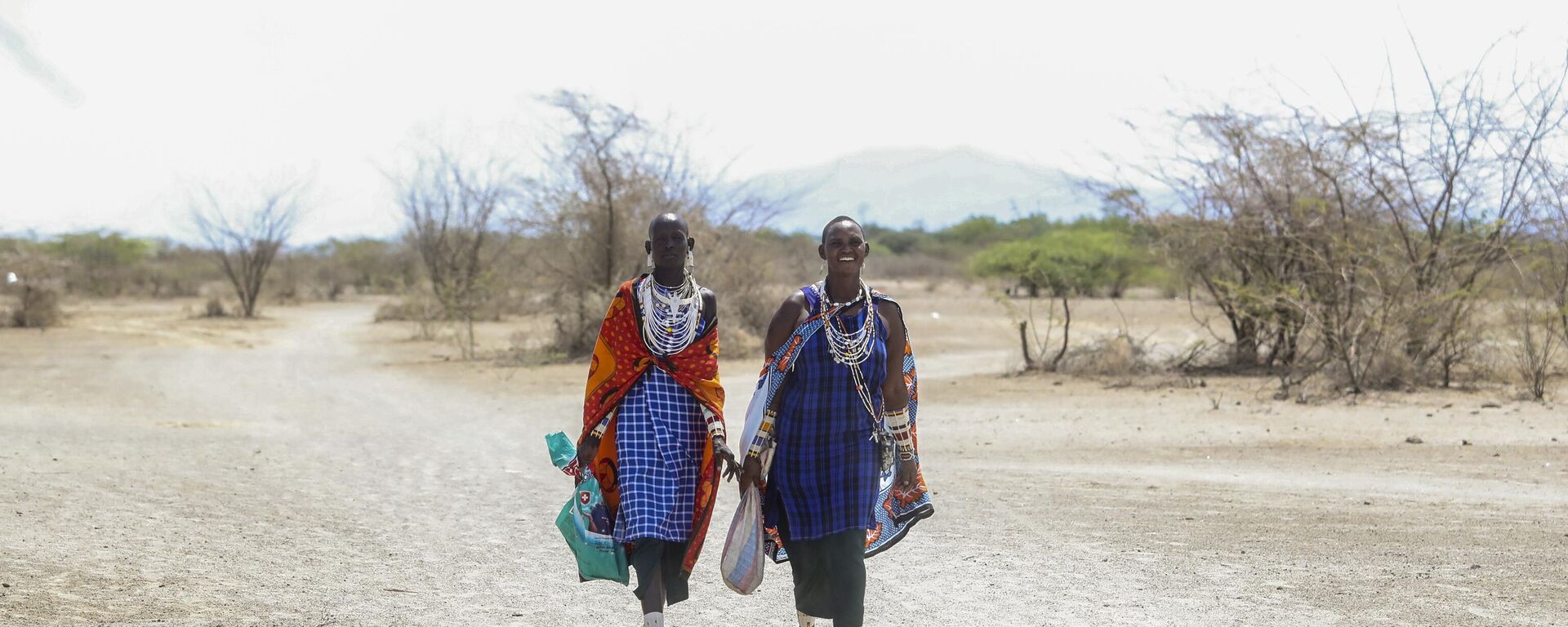 Maasai women walk back home from a market in Ol Kiramatian, near Lake Magadi, in Kenya - Sputnik Africa, 1920, 19.06.2024