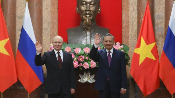 Russian President Vladimir Putin and President of the Socialist Republic of Vietnam To Lam (right) photographed together at the Presidential Palace in Hanoi - Sputnik Africa