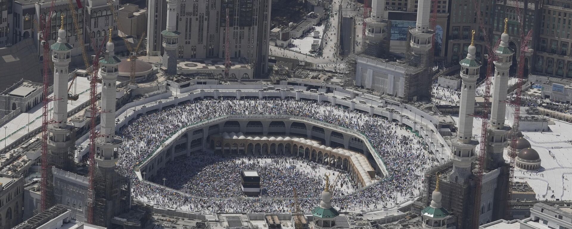 Muslim pilgrims circumambulate the Kaaba, the cubic building at the Grand Mosque, during the annual Hajj pilgrimage in Mecca, Saudi Arabia, Monday, June 17, 2024. - Sputnik Africa, 1920, 20.06.2024