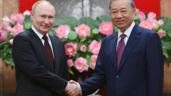 Le Président russe Vladimir Poutine et le Président vietnamien To Lam - Sputnik Afrique