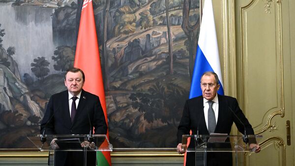 Belarusian Foreign Minister Sergei Aleinik and Russian Foreign Minister Sergey Lavrov - Sputnik Africa