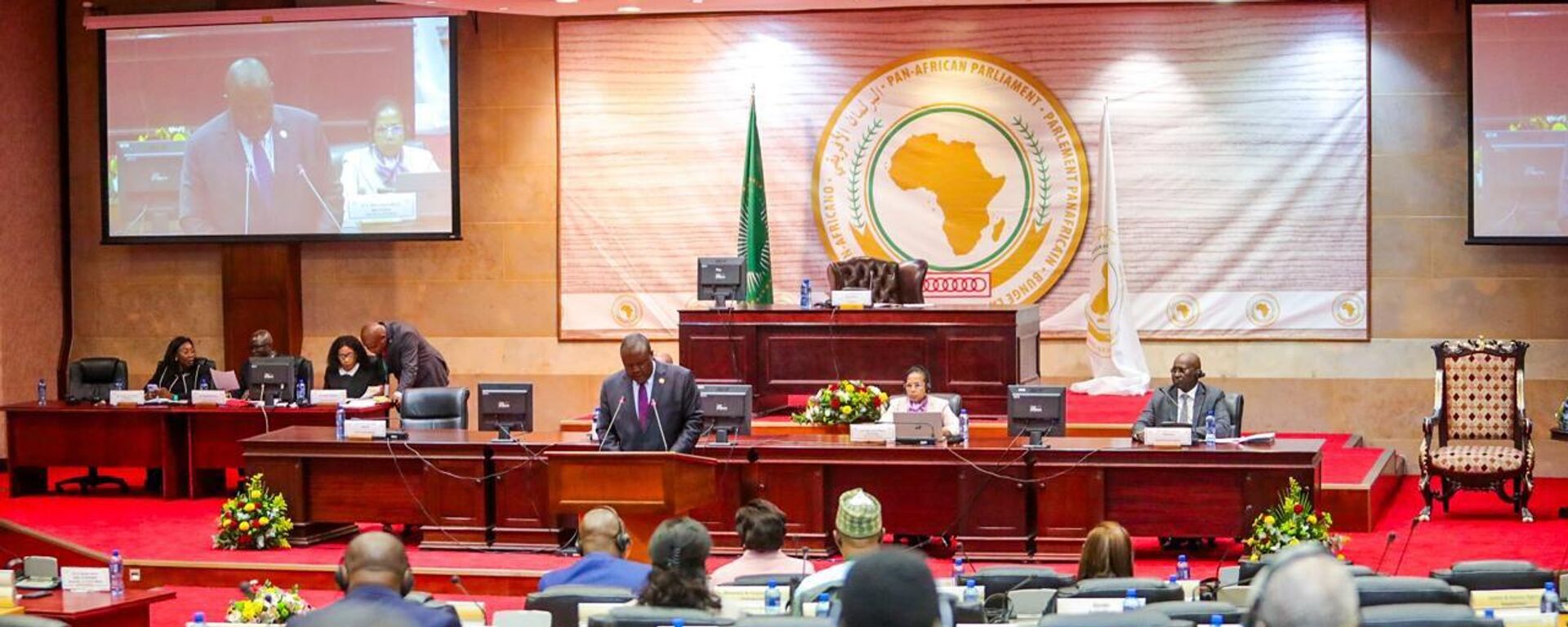 The Pan-African Parliament (PAP) President, H.E. Chief Fortune Charumbira - Sputnik Africa, 1920, 25.06.2024