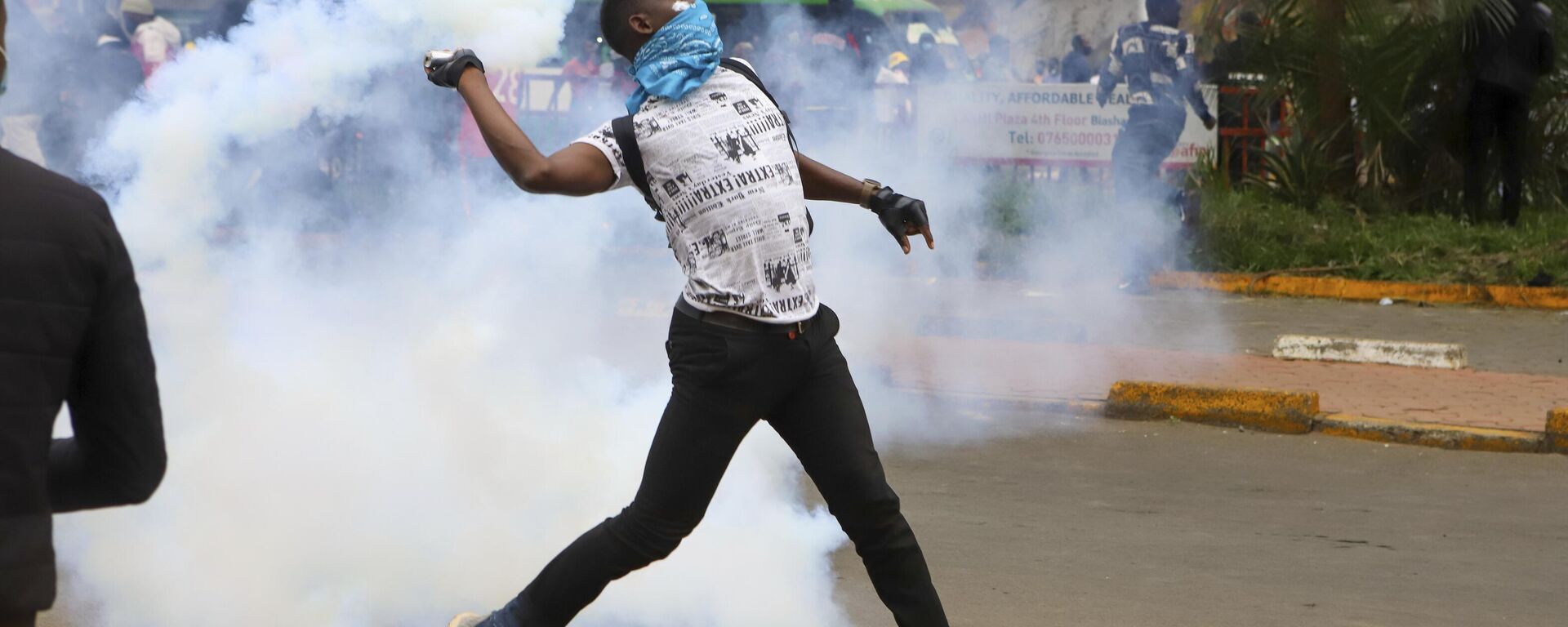 A protester throws back a tear gas canister at police officers during a protest over proposed tax hikes in a finance bill that is due to be tabled in parliament in Nairobi, Kenya, Thursday, June 20, 2024.  - Sputnik Africa, 1920, 27.09.2024