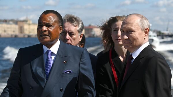 Russian President, Supreme Commander-in-Chief Vladimir Putin and President of the Republic of Congo Denis Sassou Nguesso (left) after the Main Naval Parade on the occasion of Russian Navy Day. - Sputnik Africa