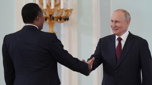 Vladimir Poutine s’entretient avec son homologue congolais Denis Sassou N'Guesso - Sputnik Afrique