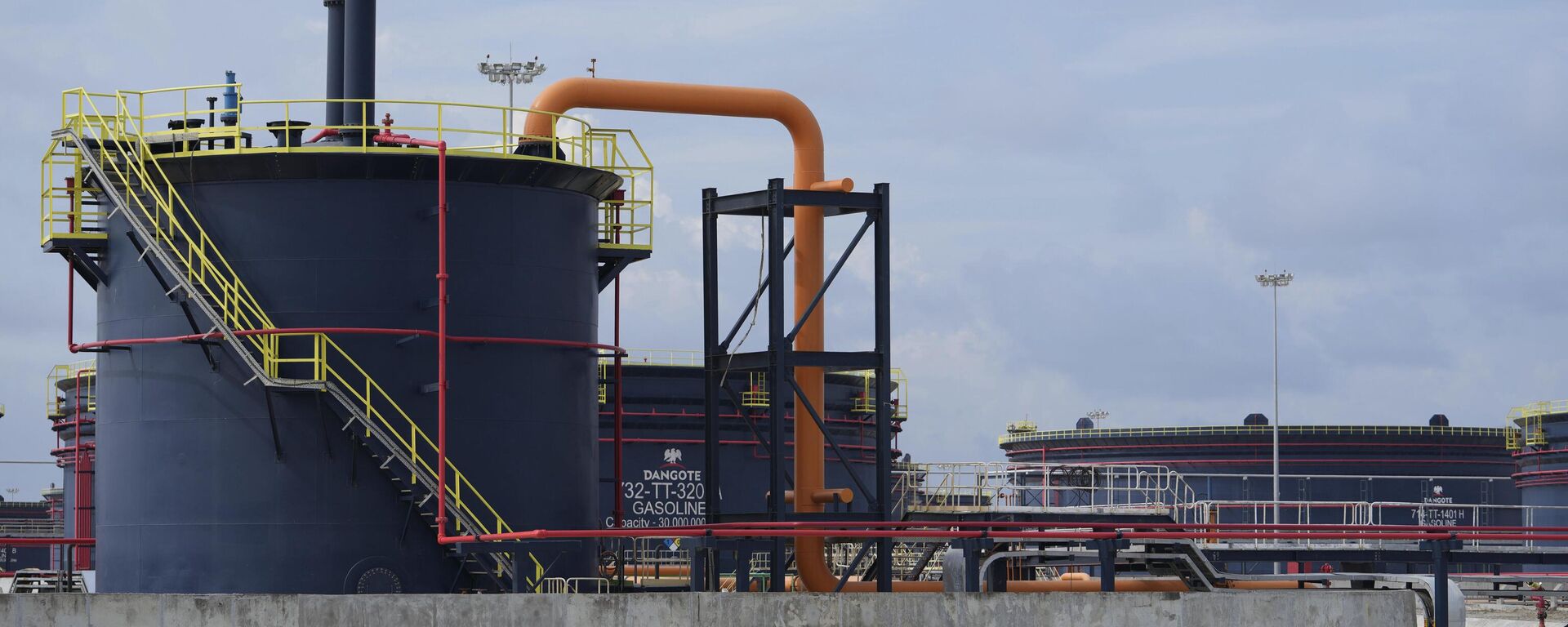 A view of oil installations at the Dangote refinery during the opening ceremony in Lagos, Nigeria, Monday, May 22, 2023.  - Sputnik Africa, 1920, 22.07.2024