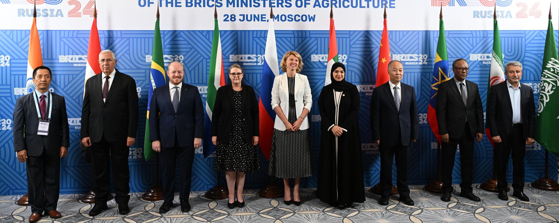 Russian Minister of Agriculture Oksana Lut (center) and members of delegations during the meeting of the BRICS ministers of agriculture in Moscow. - Sputnik Africa, 1920, 28.06.2024