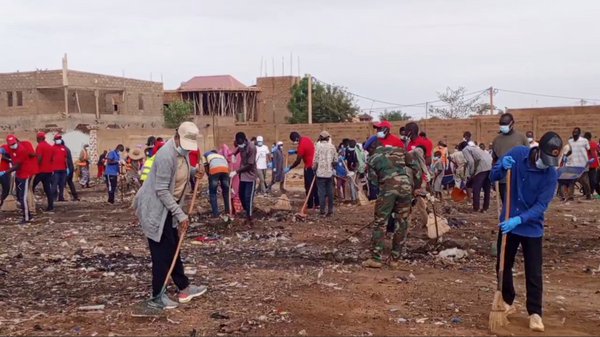 La Maison Russe au Niger participe à la séance de salubrité à Niamey