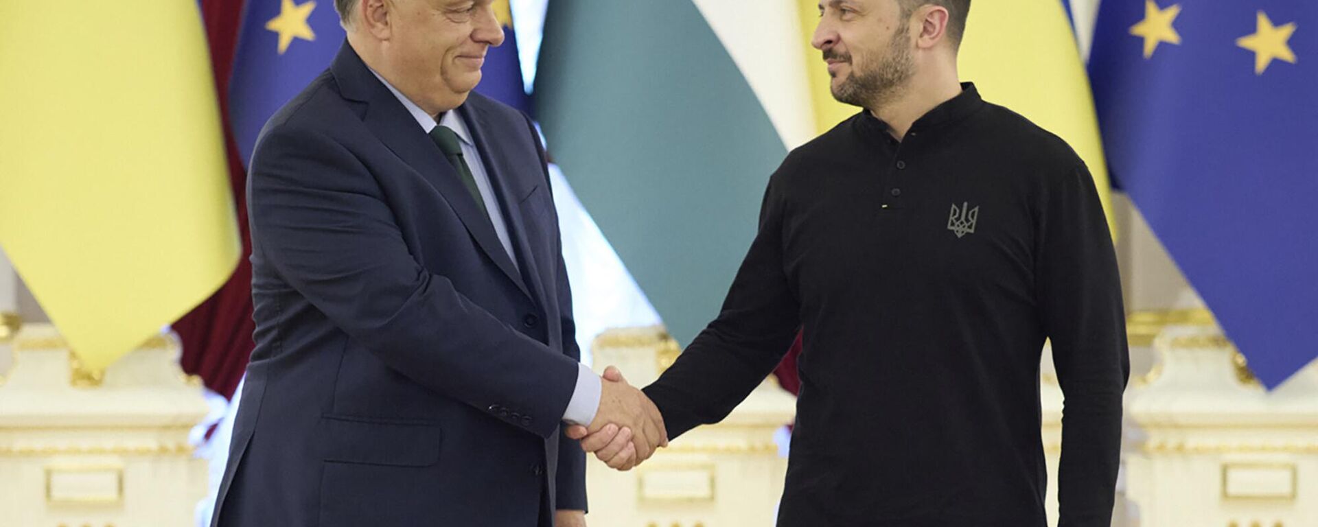 In this photo provided by the Ukrainian Presidential Press Office, Ukraine's Volodymyr Zelensky, right, welcomes Hungarian Prime Minister Viktor Orban in Kiev, Ukraine, Tuesday, July 2, 2024. - Sputnik Africa, 1920, 03.07.2024