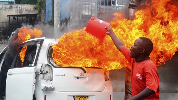 Protesters set cars on fire in Mombasa, Kenya - Sputnik Africa