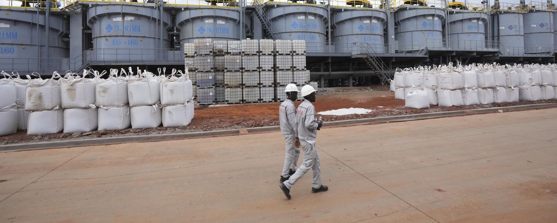 Workers walk past lithium filled bags on the grounds of Prospect Lithium Zimbabwe's processing plant in Goromonzi about 80 kilometers southeast of the capital Harare, Wednesday, July 5, 2023.  - Sputnik Africa, 1920, 08.07.2024