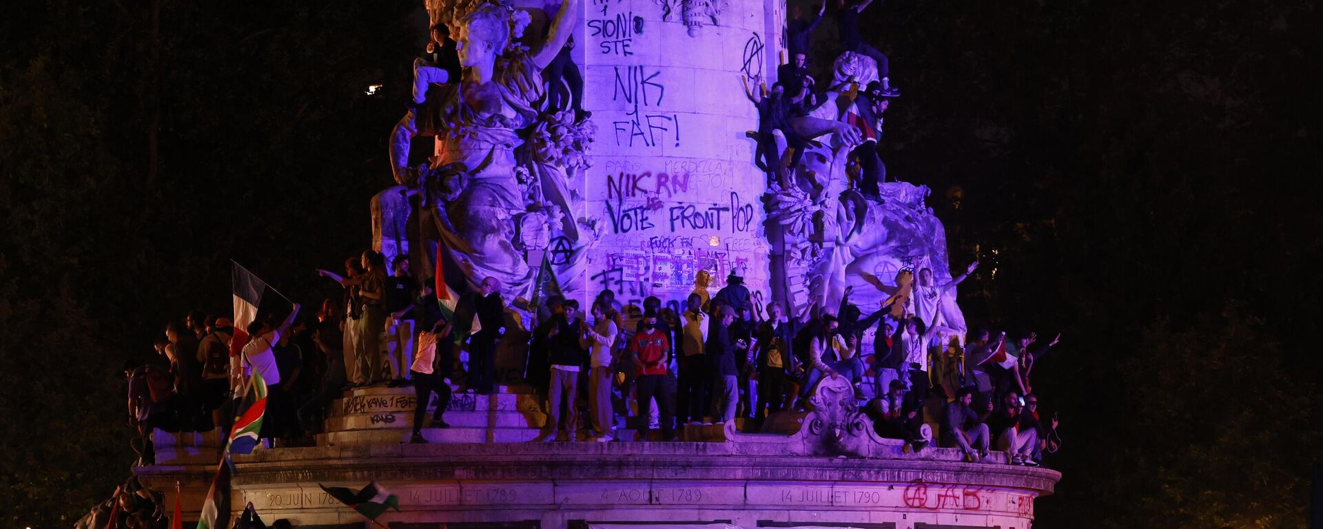 People gather at the statue on Republique plaza following the second round of the legislative elections, Sunday, July 7, 2024 in Paris - Sputnik Africa, 1920, 08.07.2024