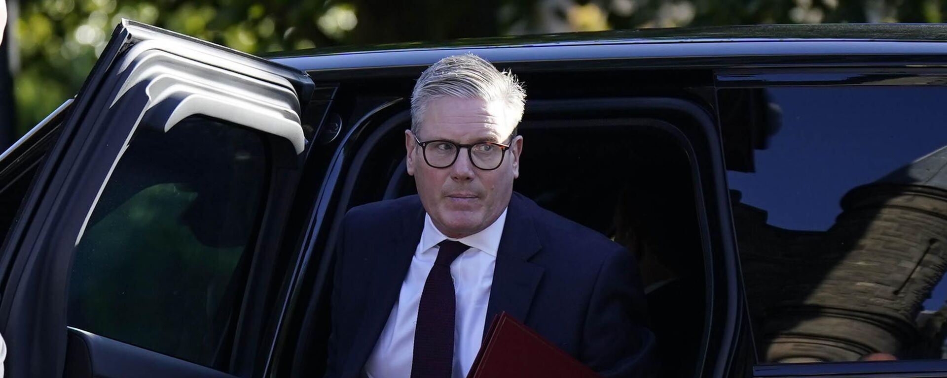 Britain's Prime Minister Keir Starmer arrives to meet Northern Ireland's First Minister Michelle O'Neill and deputy First Minister Emma Little-Pengelly, at Stormont Caste, during the Prime Minister's tour of the UK following Labour's victory in the 2024 general election, in Belfast, Monday, July 8, 2024.  - Sputnik Africa, 1920, 08.07.2024