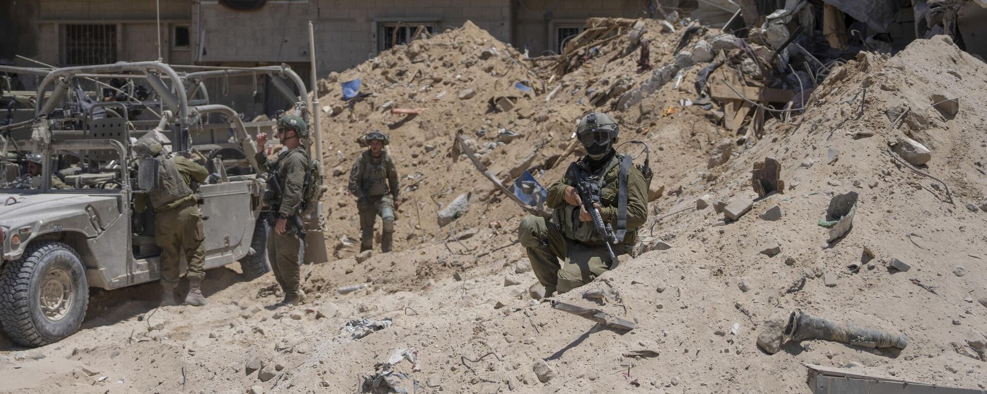 Israeli soldiers gather in the southern Gaza Strip, Wednesday, July 3, 2024. - Sputnik Africa, 1920, 25.08.2024