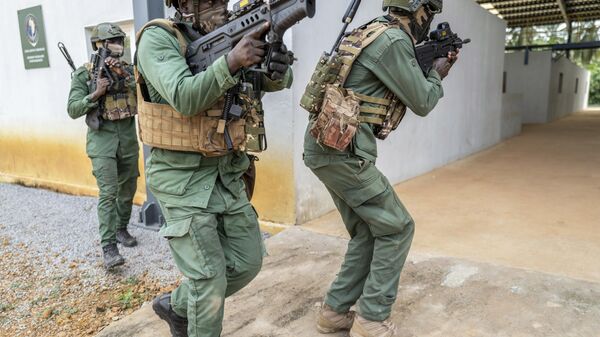 Ivorian special forces soldiers conduct an urban reconnaissance exercise under the supervision of French special forces during the annual US. - Sputnik Africa