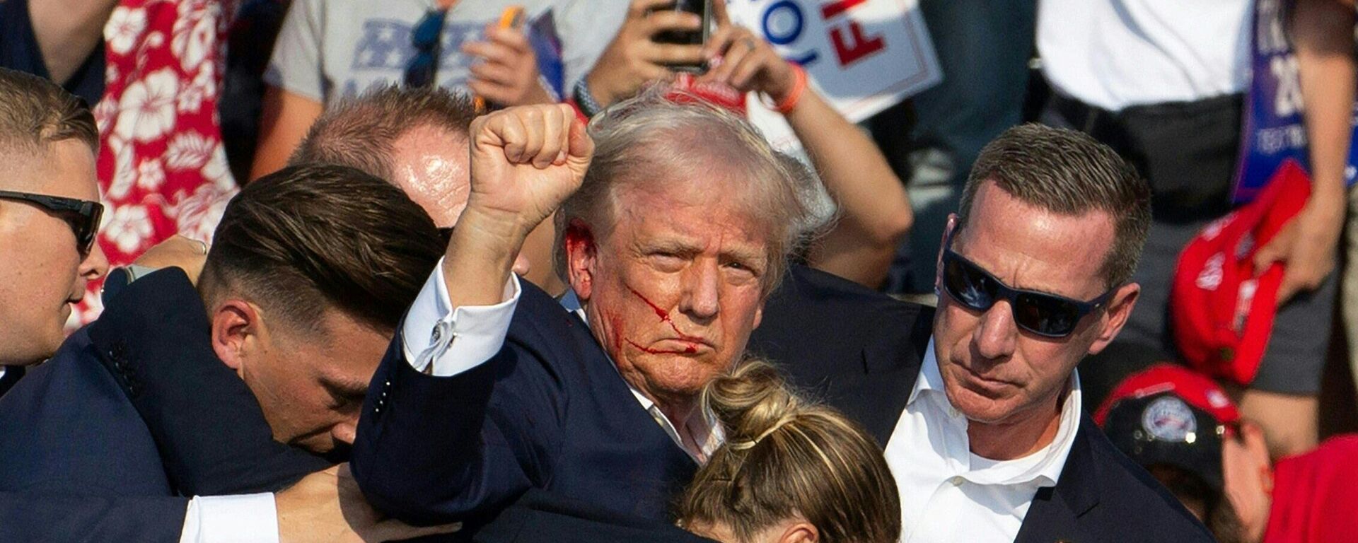 Donald Trump was shot in the ear in an apparent assassination attempt by a gunman during a campaign rally on July 13, 2024. - Sputnik Africa, 1920, 14.07.2024