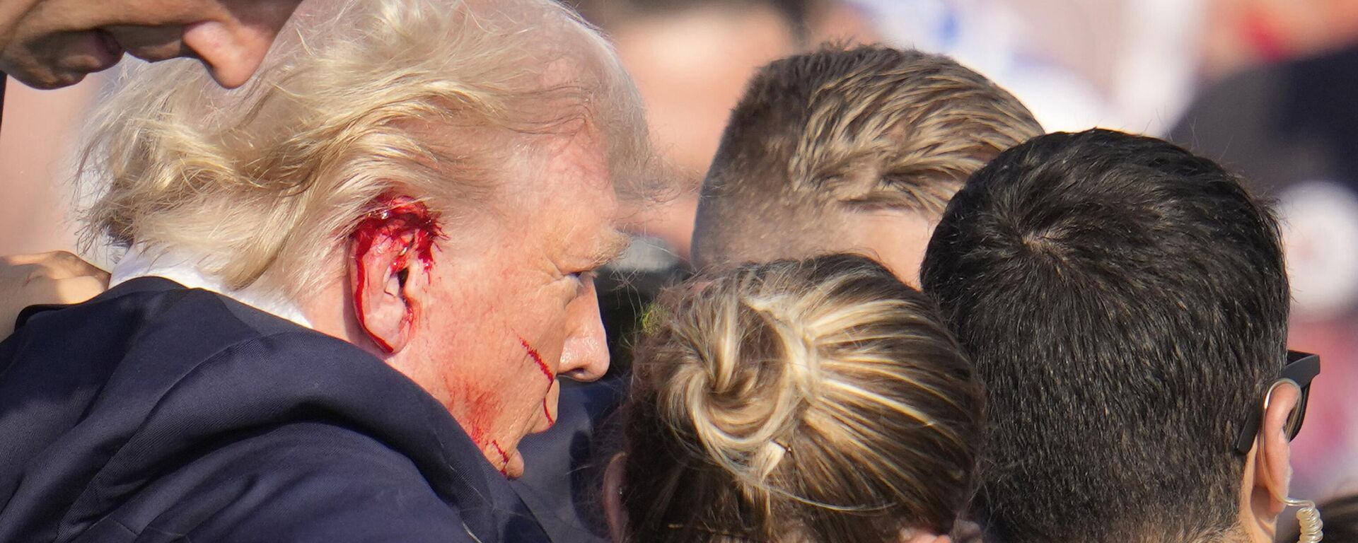 Donald Trump after an assassination attempt at a campaign rally in Butler, USA - Sputnik Africa, 1920, 16.07.2024