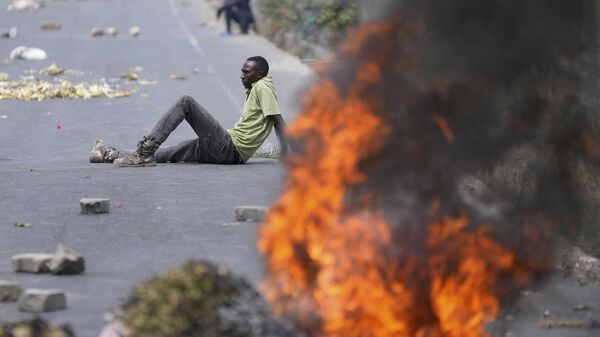 Protesters block the busy Nairobi - Mombasa highway in the Mlolongo area, Nairobi, Kenya Tuesday, July 2, 2024.  - Sputnik Afrique