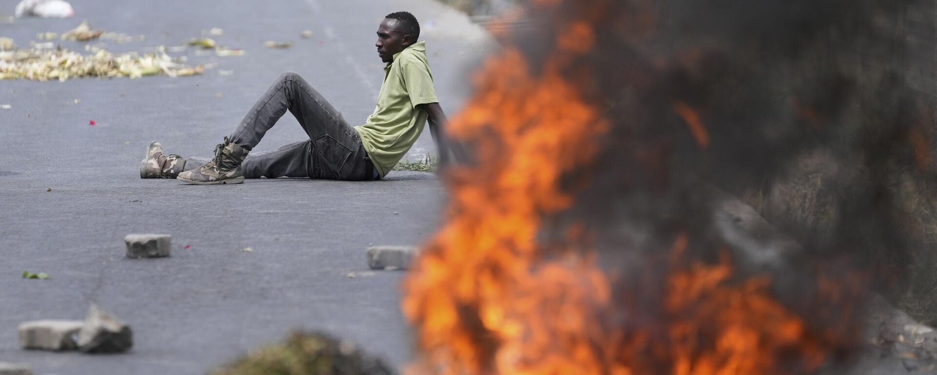 Protesters block the busy Nairobi - Mombasa highway in the Mlolongo area, Nairobi, Kenya Tuesday, July 2, 2024.  - Sputnik Africa, 1920, 14.07.2024