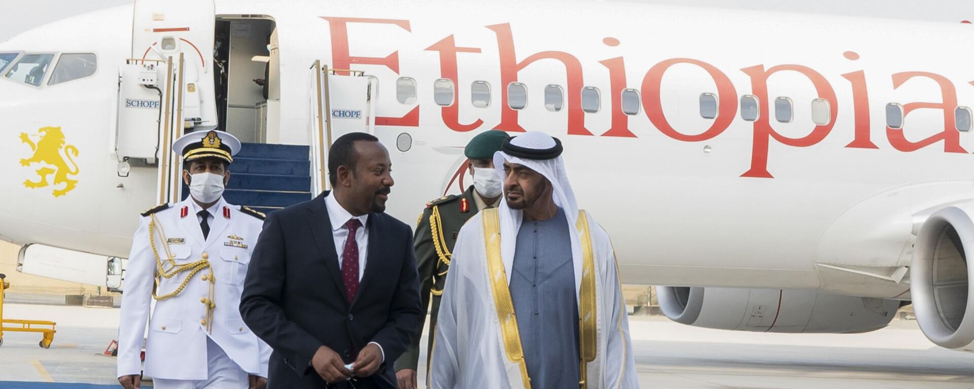 In this photo released by the United Arab Emirates' state-run WAM news agency, Abu Dhabi's powerful crown prince, Sheikh Mohammed bin Zayed Al Nahyan, right, greets Ethiopian Prime Minister Abiy Ahmed after his arrival in Abu Dhabi, United Arab Emirates, Saturday, Jan. 29, 2022.  - Sputnik Africa, 1920, 17.07.2024