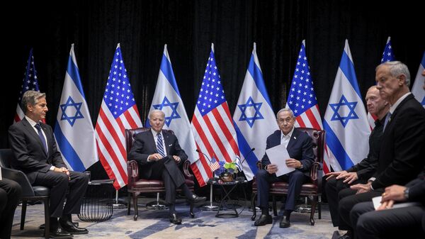 U.S. President Joe Biden, center left, pauses during a meeting with Israeli Prime Minister Benjamin Netanyahu, center right,  in Tel Aviv, Israel, Wednesday, Oct. 18, 2023 - Sputnik Africa