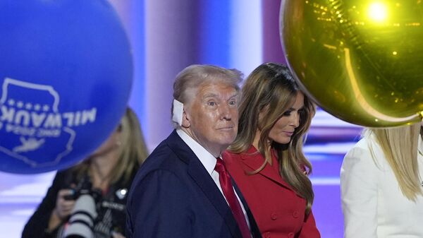 Republican presidential candidate former President Donald Trump, walking on stage with former first lady Melania Trump  - Sputnik Africa