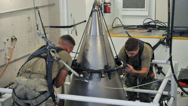 US airmans secure the titanium shroud at the top of a Minuteman III intercontinental ballistic missile - Sputnik Africa