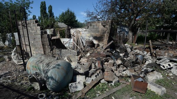 Une maison détruite lors d'un bombardement ukrainien à Krasnogorovka, non loin de Donetsk (21 juillet 2014) - Sputnik Afrique