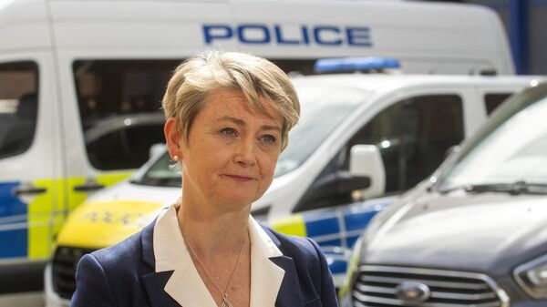 Britain's Home Secretary Yvette Cooper reacts during her visit to Lewisham Police Station, where she met with Metropolitan Police officers and policing teams, in south London on July 8, 2024. - Sputnik Afrique