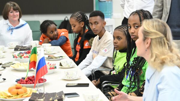 Des ados éthiopiens en visite en Russie reçus par la commissaire aux Droits de l'enfant - Sputnik Afrique