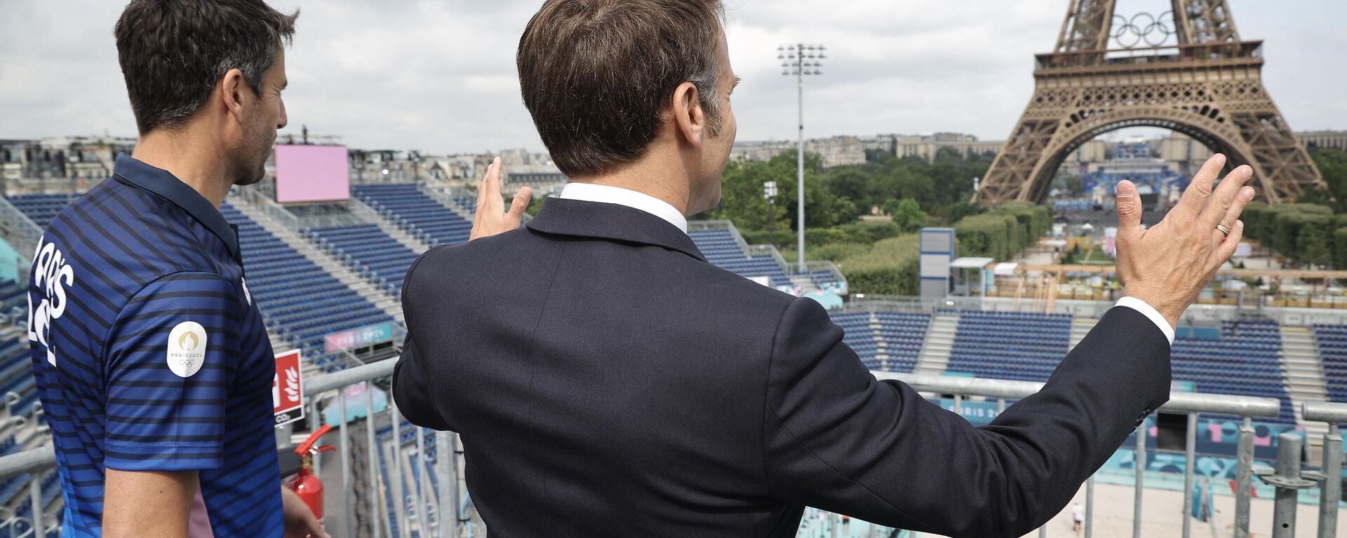 French President Emmanuel Macron (R) and President of the Paris 2024 Olympics and Paralympics Organizing Committee Tony Estanguet (L) visit of the Stade Tour Eiffel in Champ-de-Mars in Paris, France, 24 July 2024, ahead of the Paris 2024 Olympic and Paralympic games.  - Sputnik Africa, 1920, 01.08.2024