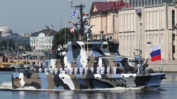 The anti-sabotage boat Nakhimovets takes part in the dress rehearsal of the naval parade in honor of the Russian Navy Day in St. Petersburg. - Sputnik Africa