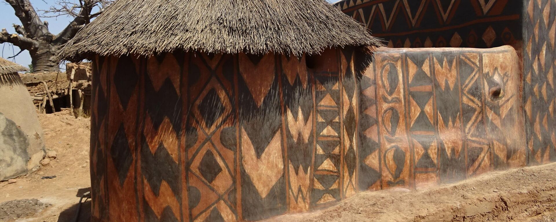 Draa or round squares of the Royal Court of Tiebele in Burkina Faso - Sputnik Africa, 1920, 29.07.2024