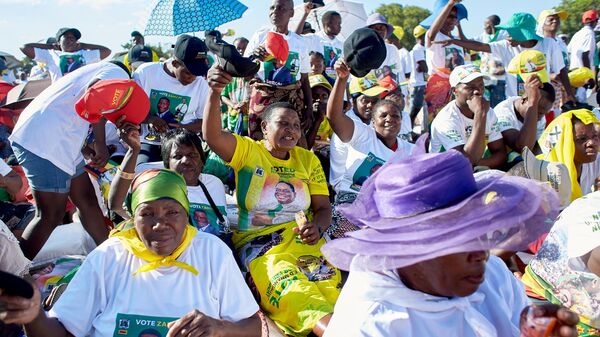 Supporters of the Zimbabwe ruling party The Zimbabwe African National Union – Patriotic Front (ZANU-PF) attend an election campaign rally for an aspiring member of Parliament from Mabvuku, Tafara constituency, in Harare, December 7, 2023.  - Sputnik Africa