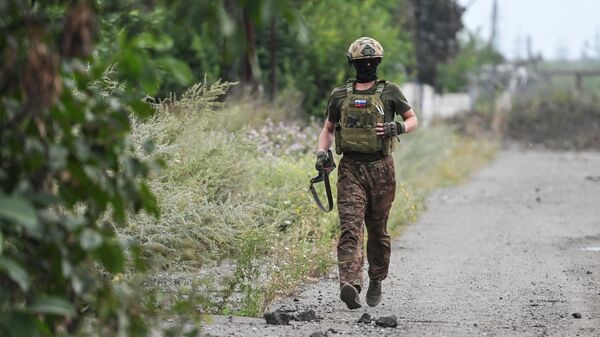 A Russia's serviceman with a hunting rifle monitors the possible appearance of FPV drones during combat operations in the Avdeyeka direction of the special military operation. - Sputnik Africa