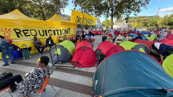 Manifestation de sans-abris à Paris en marge des JO, le 6 août 2024 - Sputnik Afrique