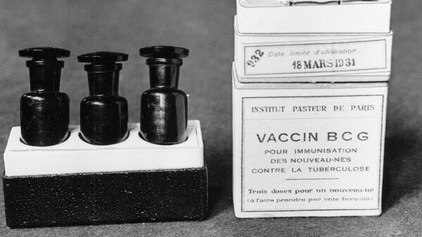 This March 1931 file photo shows ampules of the BCG vaccine against tuberculosis in a laboratory at the Institute Pasteur in Paris, France. - Sputnik Africa