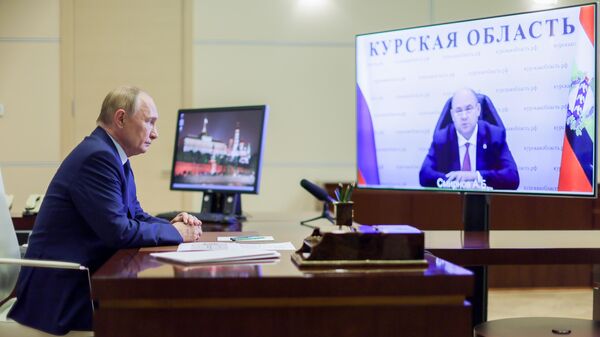 Vladimir Poutine s'entretient avec le gouverneur par intérim de la région russe de Koursk
