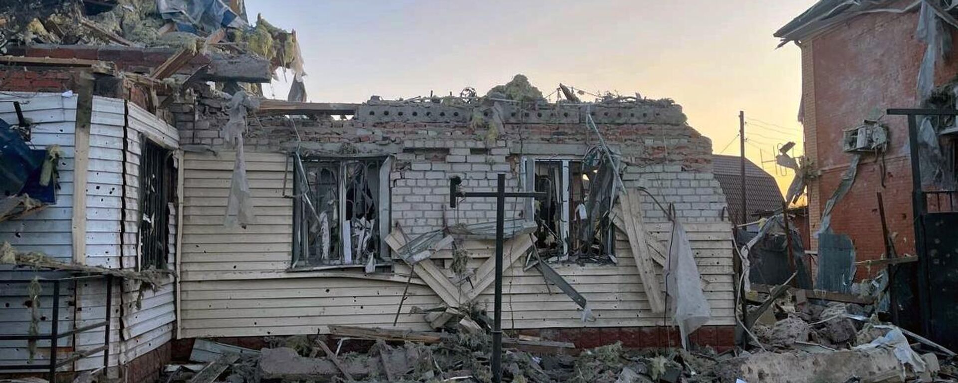 In this handout photo released by the Kursk Region Acting Governor Press Office, a view shows a building destroyed in a recent shelling by Ukrainian troops amid a cross-border attack on Russian territory, - Sputnik Africa, 1920, 08.08.2024