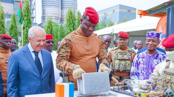 Inauguration d'une unité d’argile calcinée par Ibrahim Traoré, le 8 août 2024, au Burkina Faso - Sputnik Afrique