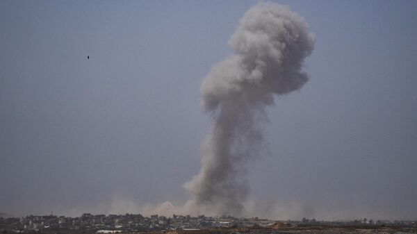 Smoke billows after an explosion in the Gaza Strip, as seen from southern Israel - Sputnik Africa