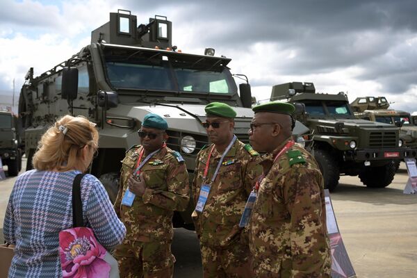 Military officials from Mali attend the 10th International Military-Technical Forum Army-2024 at Patriot Congress and Exhibition Centre in Moscow region, Russia. - Sputnik Africa