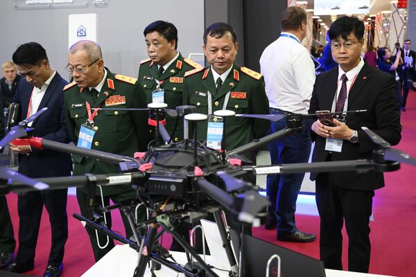 Military officials from Vietnam attend the 10th International Military-Technical Forum Army-2024 at Patriot Congress and Exhibition Centre in Moscow region, Russia. - Sputnik Africa