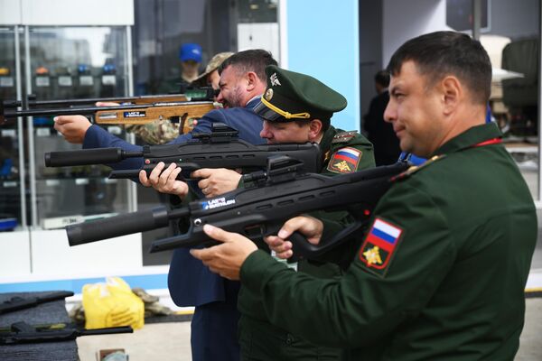 Russian military officials and visitors explore small arms during the 10th International Military-Technical Forum Army-2024 at Patriot Congress and Exhibition Centre in Moscow region, Russia. - Sputnik Africa