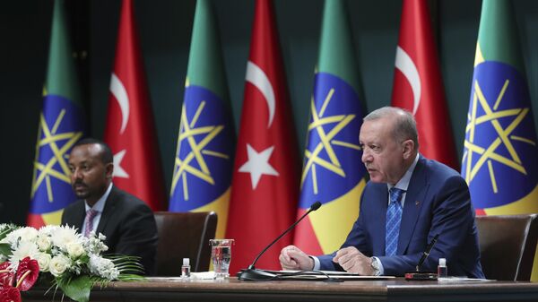 Turkish President Recep Tayyip Erdogan, right, and Ethiopian Prime Minister Abiy Ahmed speak to the media at a joint news conference in Ankara, Turkey, Wednesday, Aug. 18, 2021. - Sputnik Africa